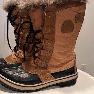 SOREL Joan of  Arctic Waterproof Women’s boots. Size 9.